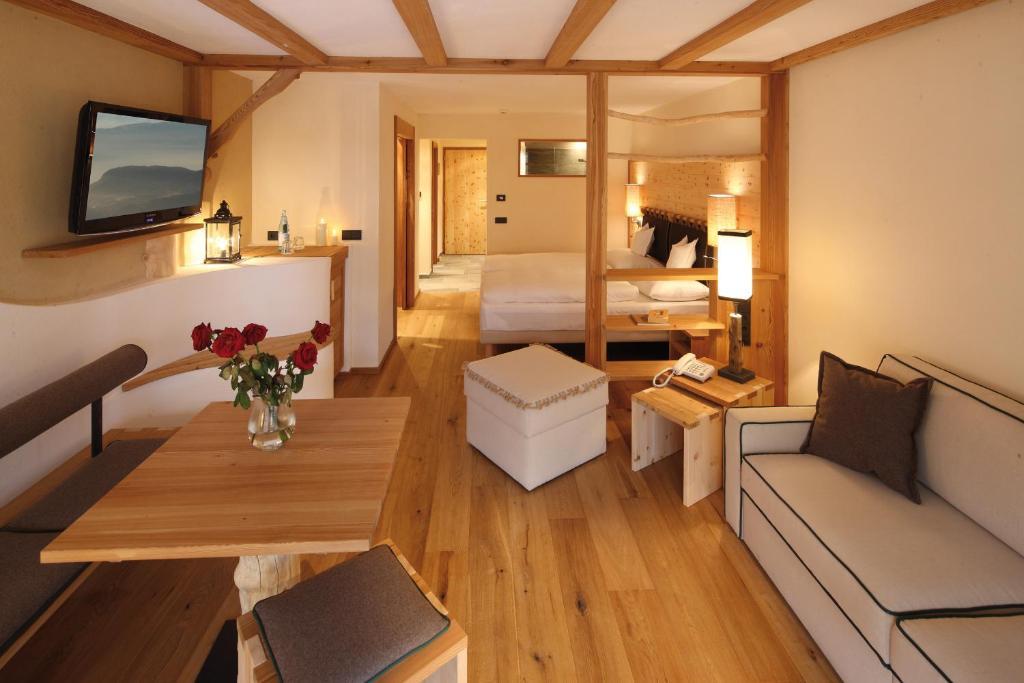Dolomites Living Hotel Tirler ألب دي سوزي الغرفة الصورة