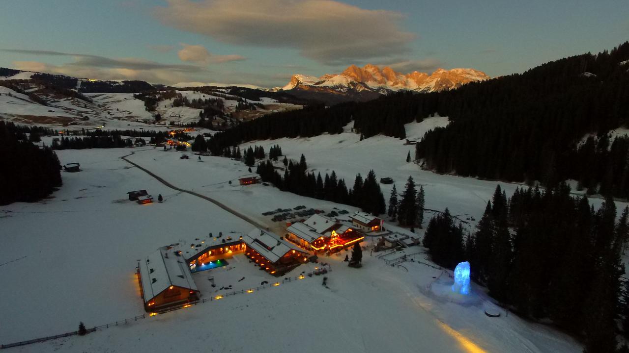 Dolomites Living Hotel Tirler ألب دي سوزي المظهر الخارجي الصورة