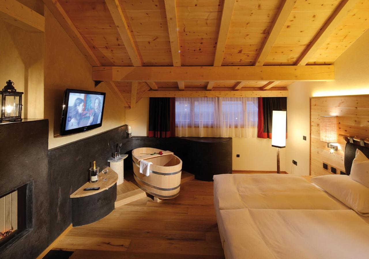 Dolomites Living Hotel Tirler ألب دي سوزي المظهر الخارجي الصورة