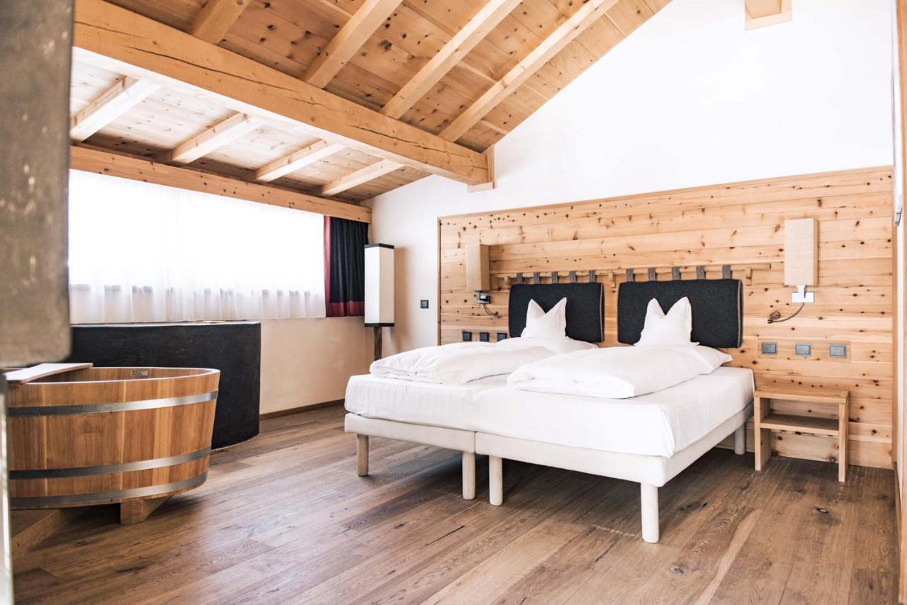 Dolomites Living Hotel Tirler ألب دي سوزي المظهر الخارجي الصورة